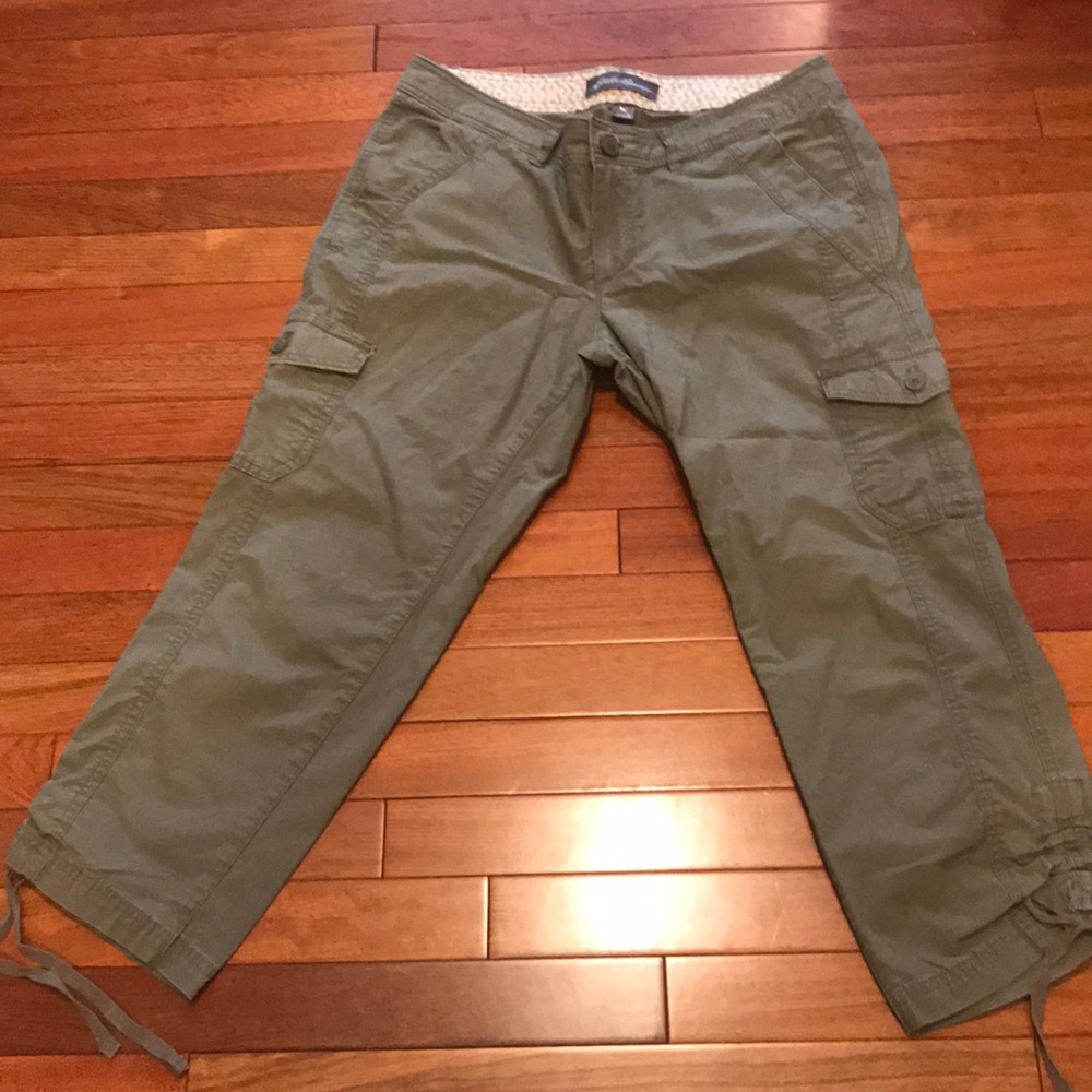 Eddie Bauer green Capri cargo pants